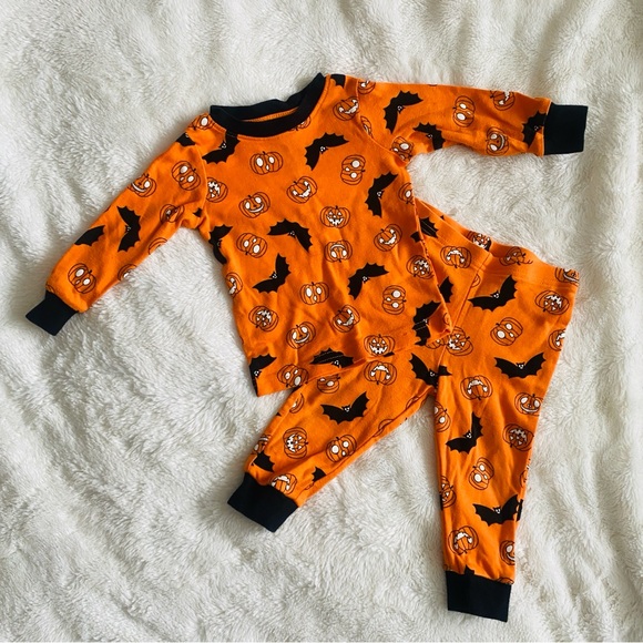 FREE w/purchase 3 Piece Halloween Bundle - Onesie and Two Piece Pyjamas - Picture 6 of 7